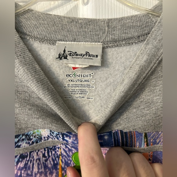 Disney World Pull-over - Picture 3 of 3